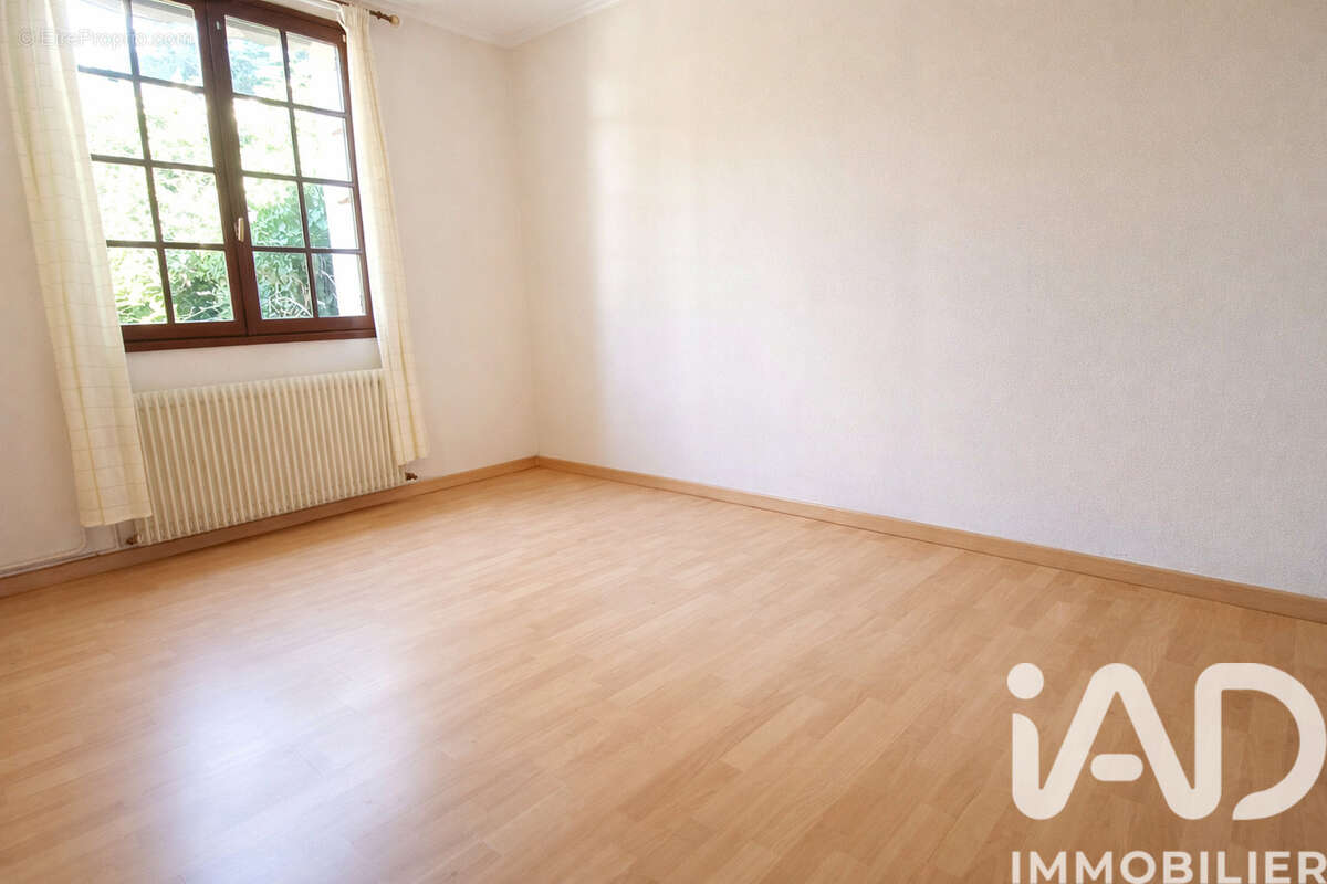 Maison 124 m² à La Chapelle-Du-Bois-Des-Faulx  - photo 6