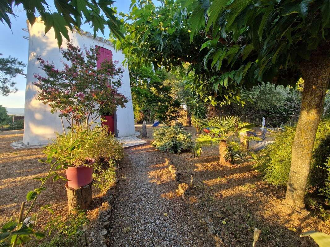 Cause retraite - ancien hotel restaurant en bordure du canal du midi - photo 24