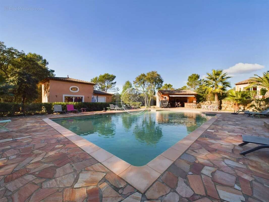 Maison à ROQUEBRUNE-SUR-ARGENS