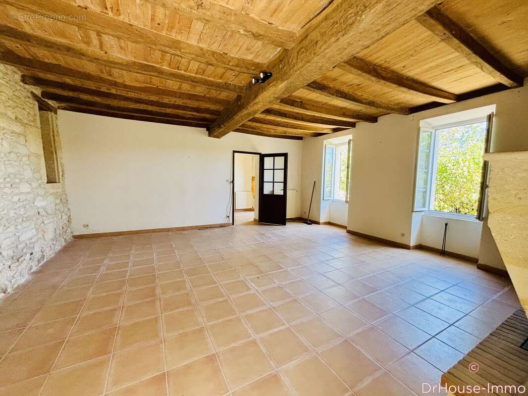 Maison à MONTPEYROUX