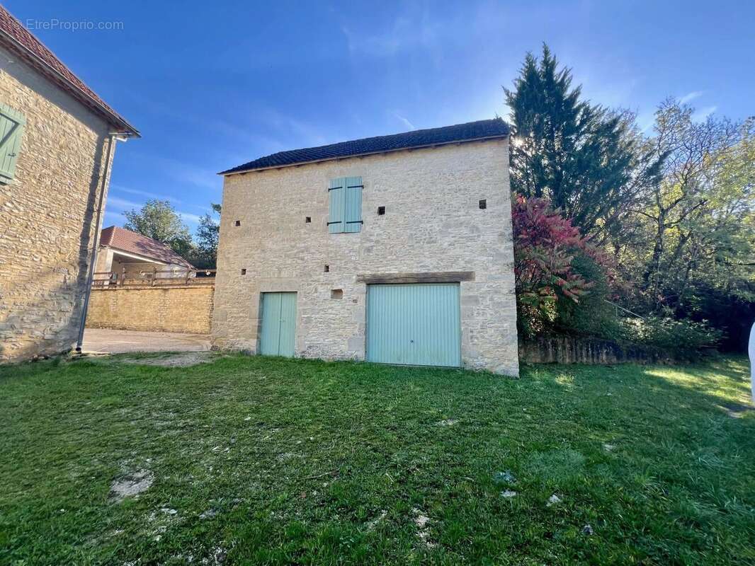 Maison à SALVIAC