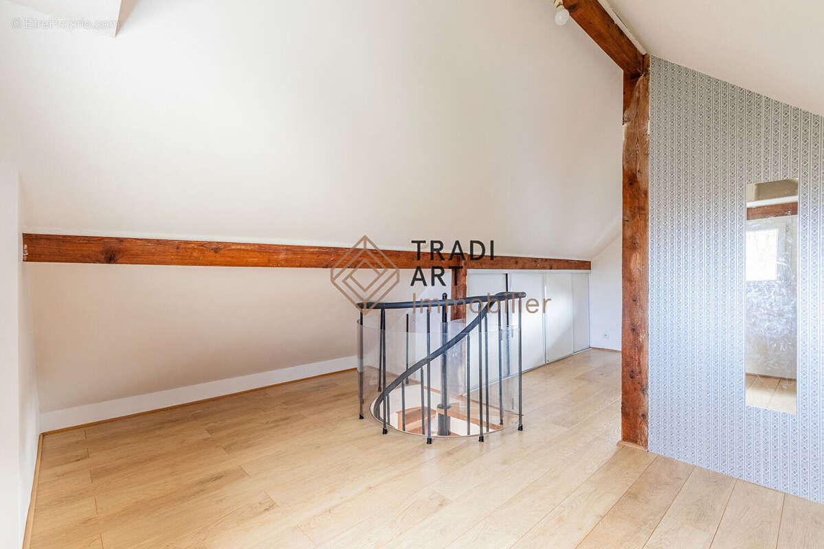 Maison à SAINTE-GENEVIEVE-DES-BOIS