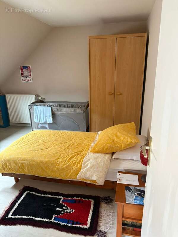 Chambre  - Maison à VAUJOURS