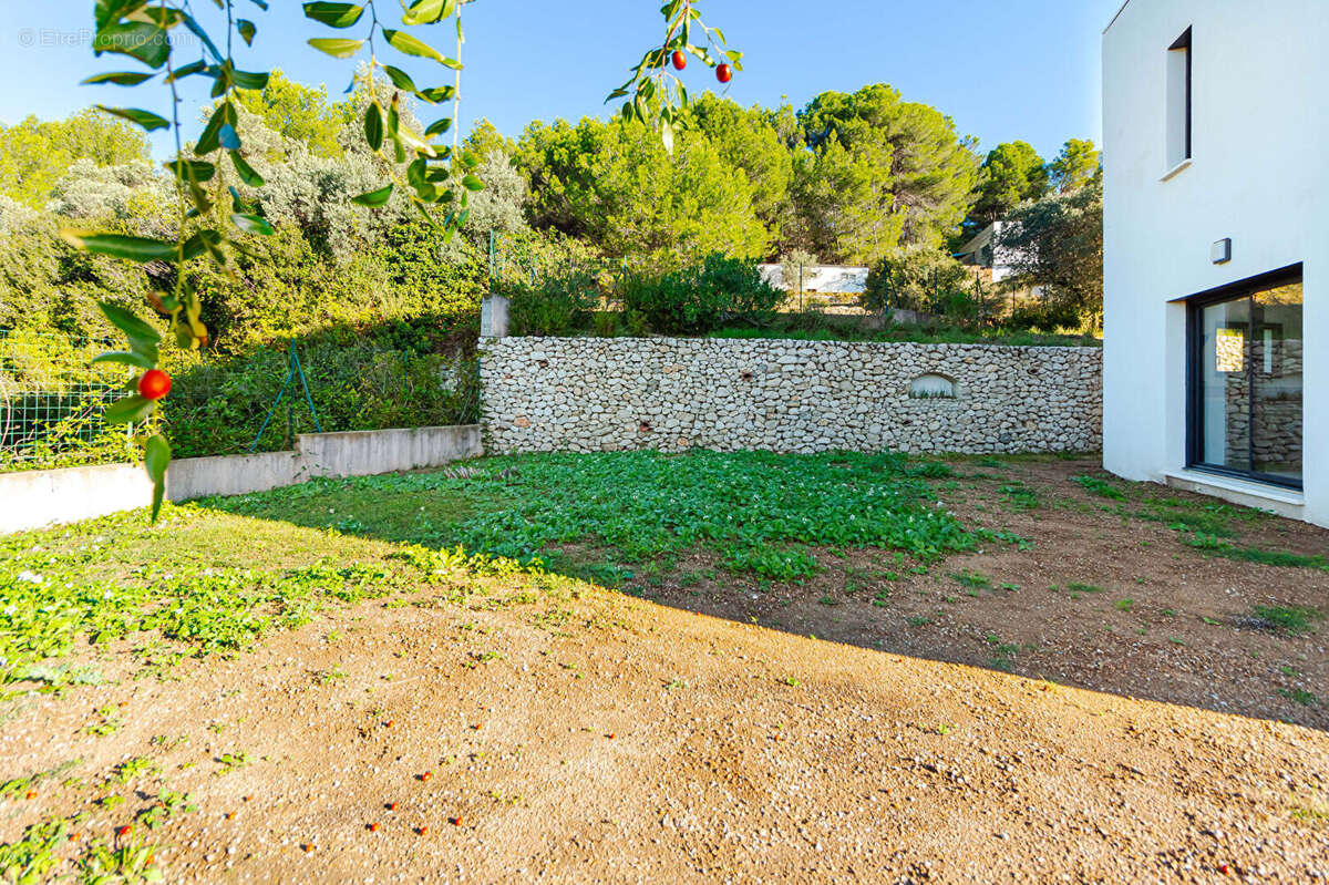 Maison à VENTABREN