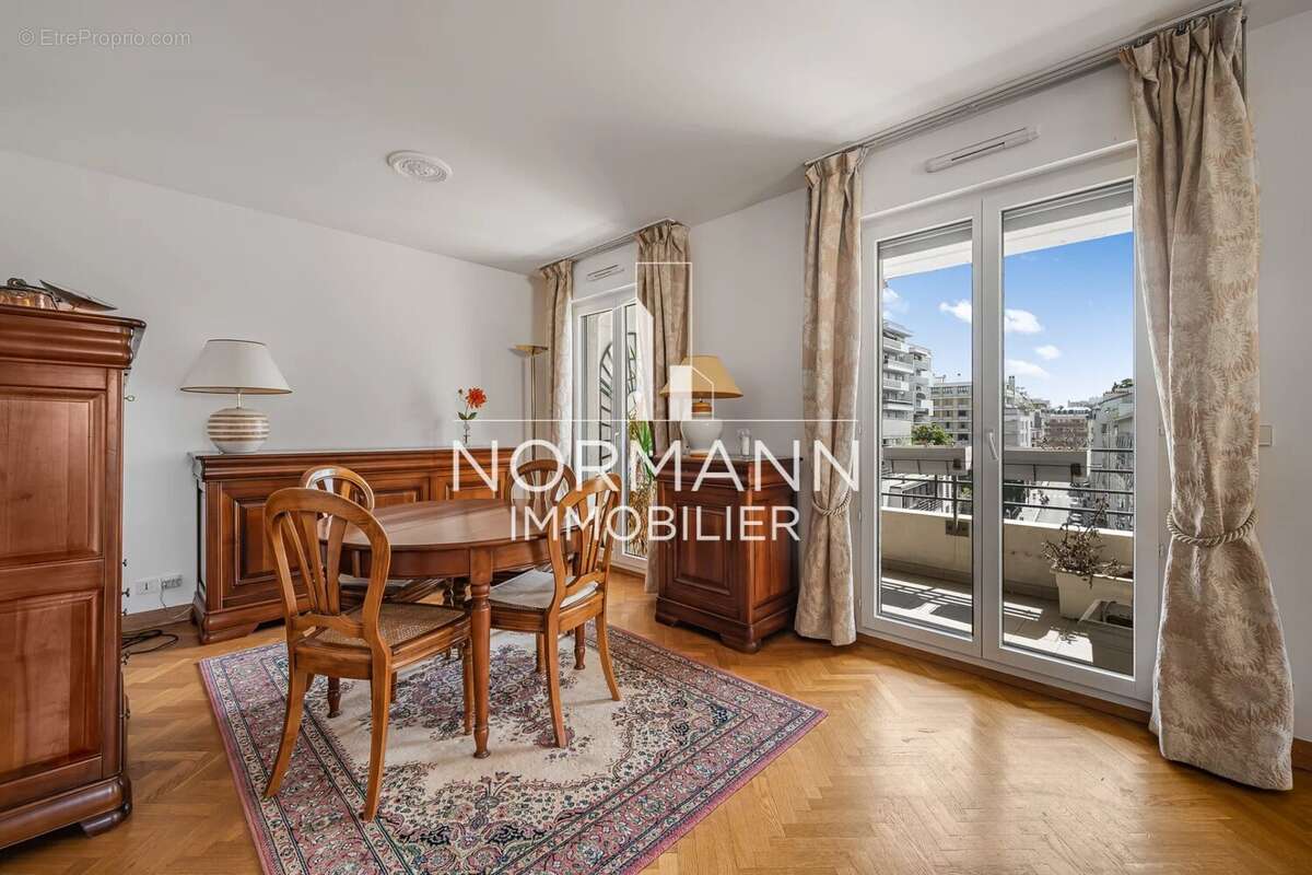 Appartement à PARIS-15E