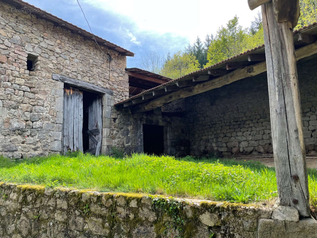 Maison à SATILLIEU