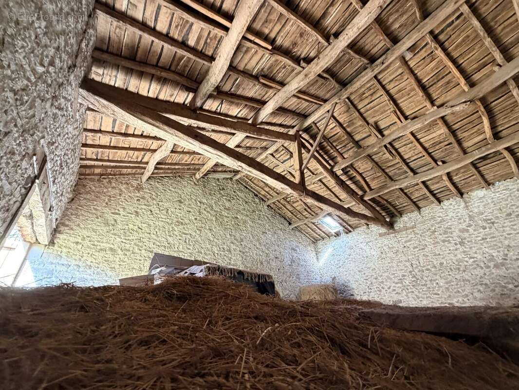 Maison à COMPREIGNAC