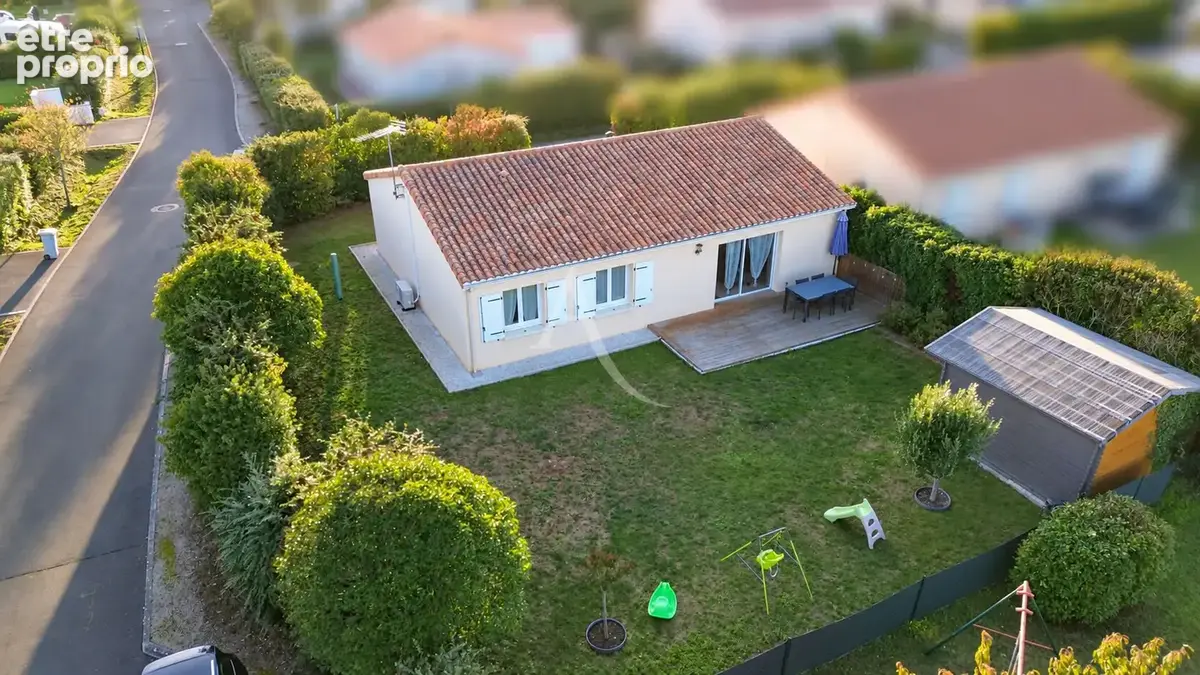 Vouneuil sous biard -  maison de plain-pied - belle pièce de vie de 43 m² - 3 chambres - garage - photo 2