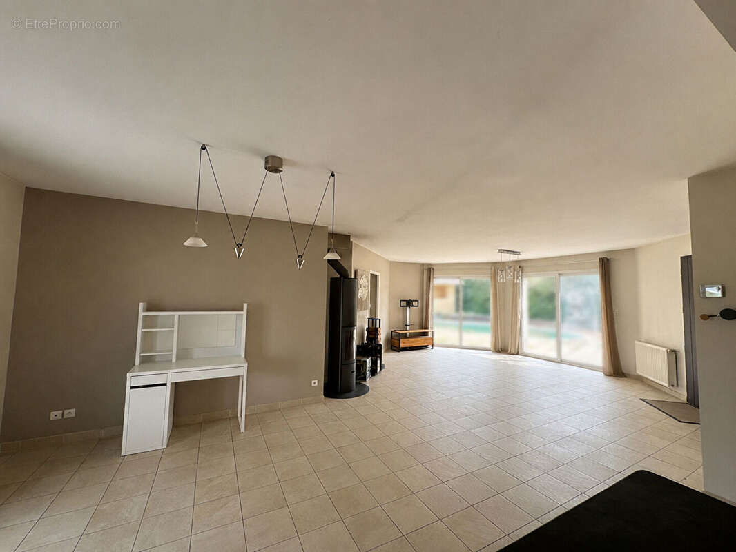 Villa T5 de 123 m²  avec Jardin et Piscine - photo 3