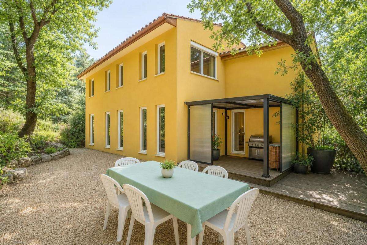 Maison à VAILHAUQUES