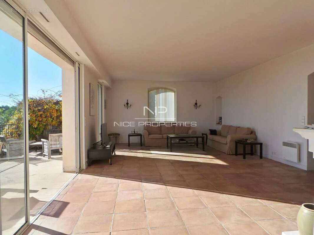 Maison à VALLAURIS