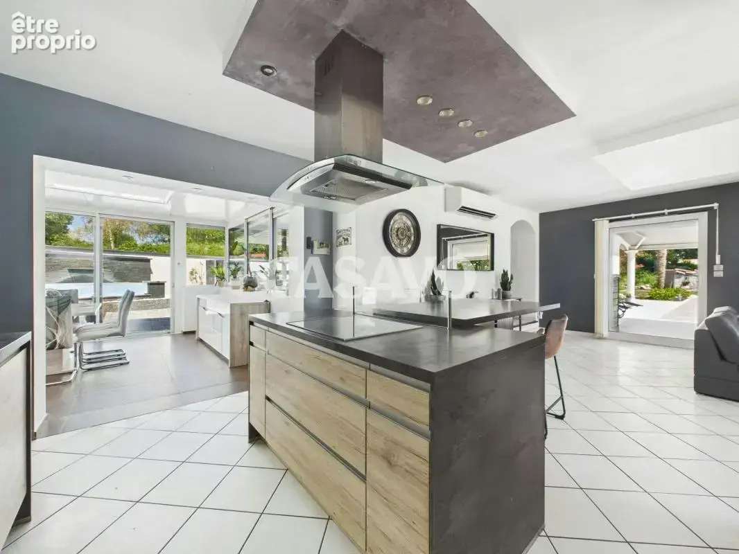 Vente Maison 8 pièces de 189m² - 69300 Caluire-et-Cuire - photo 5