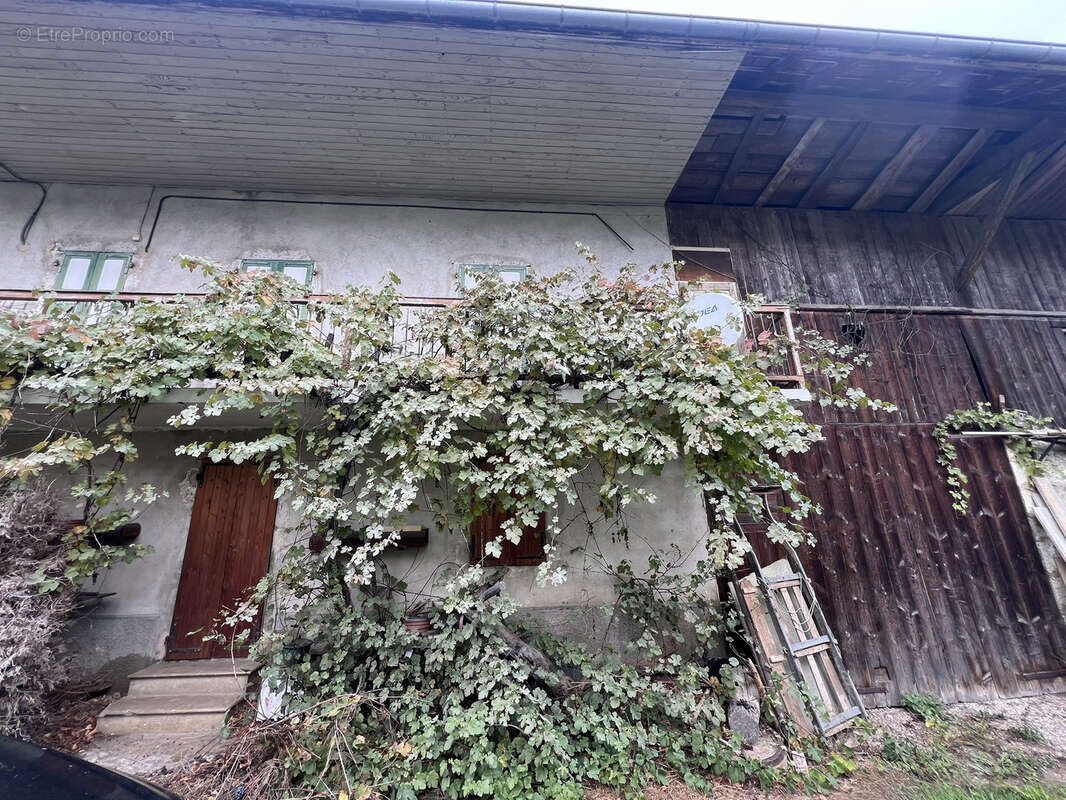 Maison à LESCHERAINES