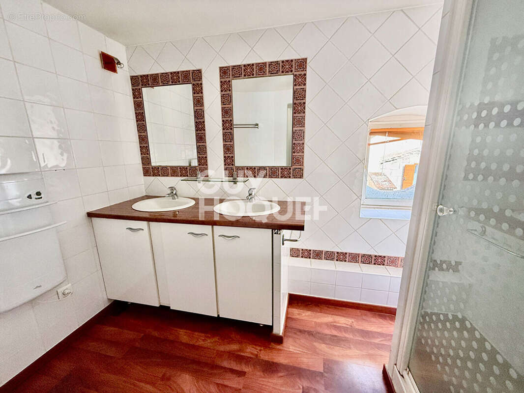 CEBAZAT - Maison de bourg 92 m2, terrasse et garage - photo 9