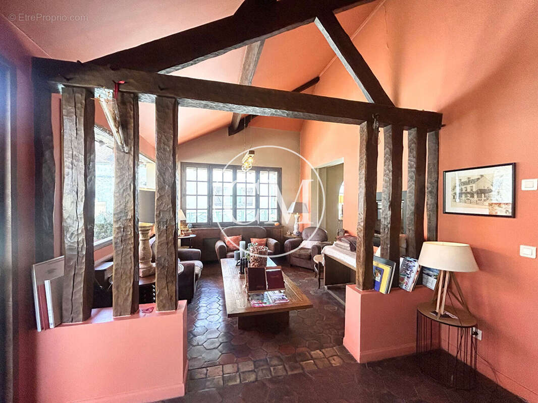 Commerce à LES MESNULS