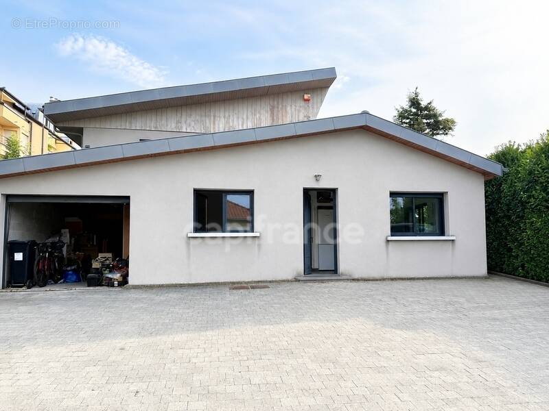 Maison à THOIRY