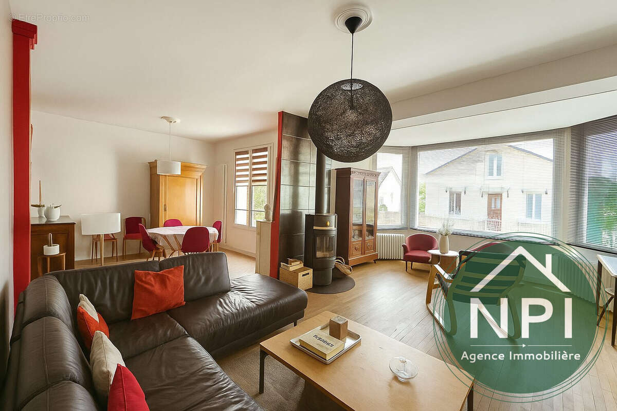 Maison à VAUX-LE-PENIL