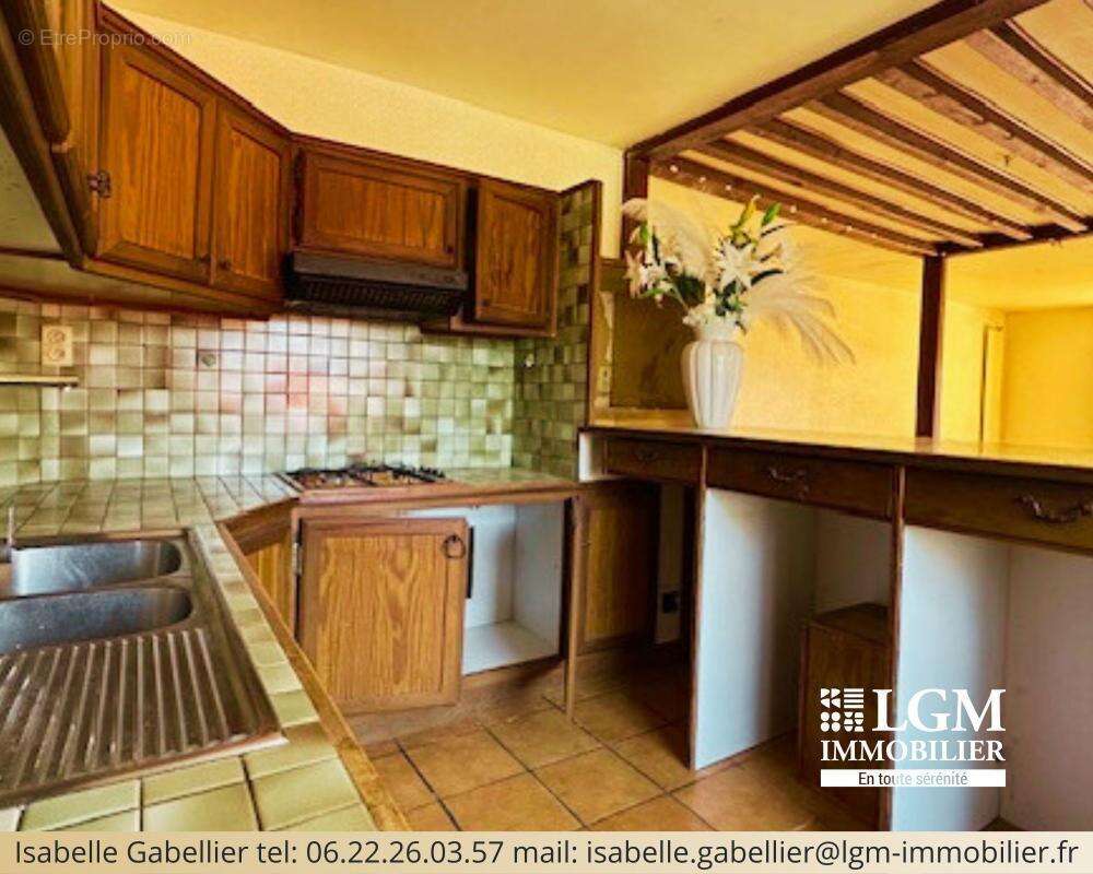GANNAT (03800) – Maison de ville avec terrasse – Fort potentiel – Travaux de rénovation à prévoir - photo 4