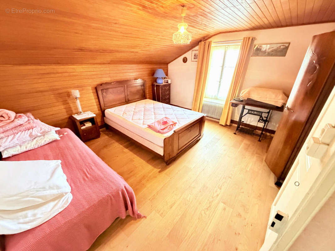 CH 4 - Maison à COLLONGES-SOUS-SALEVE