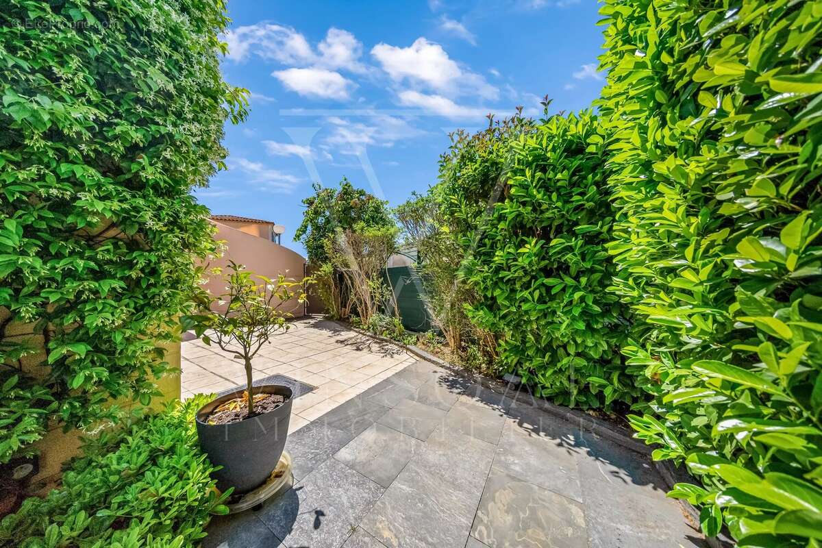 Appartement à MOUGINS