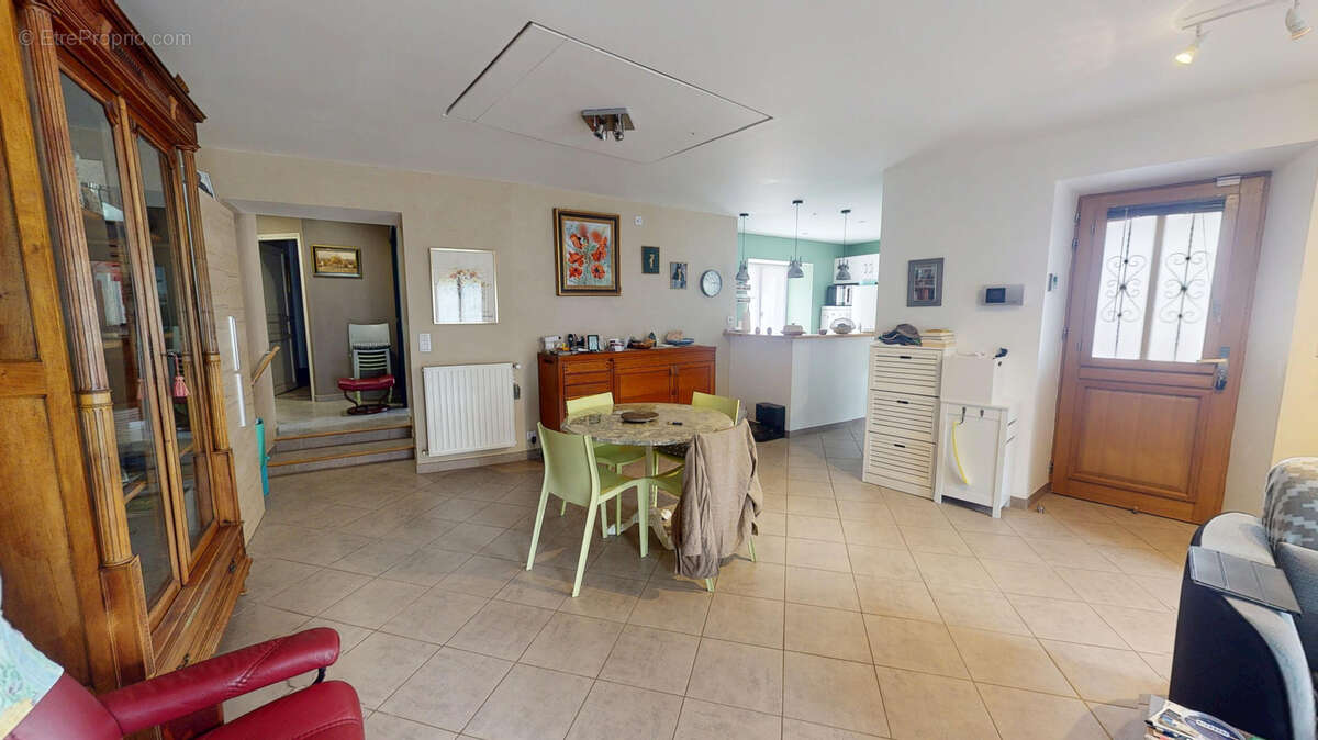 EN EXCLUSIVITE ! le prix d'un grand appartement! Maison de bourg de caractère rénovée, avec garage et terrasse - photo 6