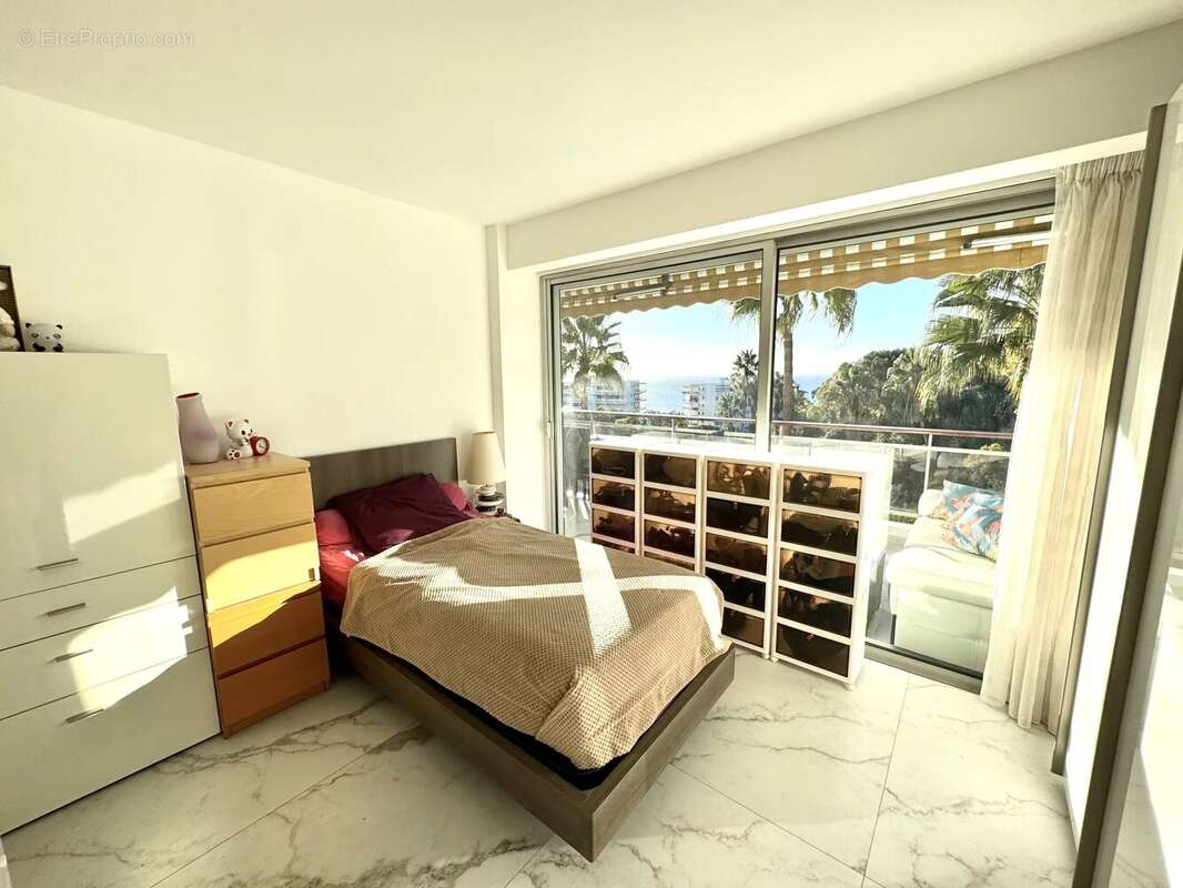 Appartement à VALLAURIS