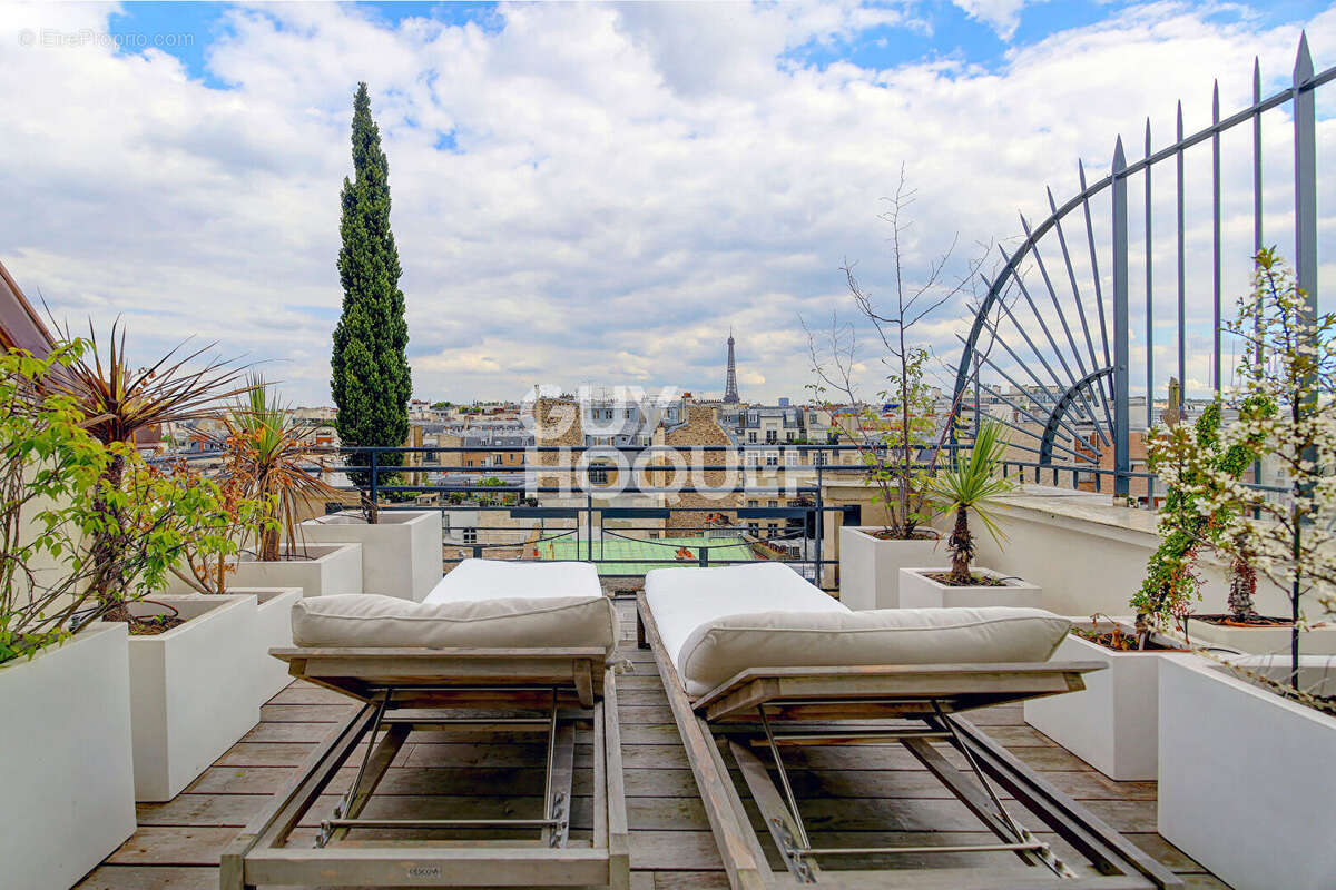 Appartement à PARIS-16E