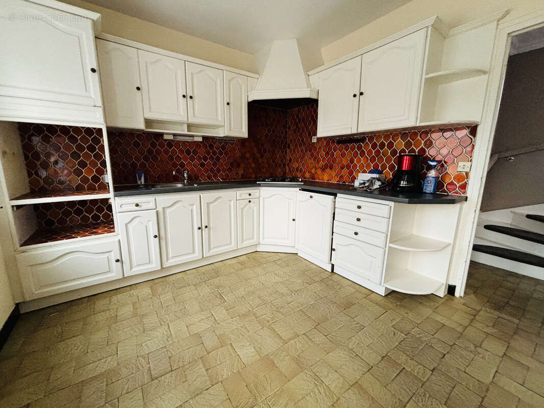 TRELEVERN : Belle maison en pierres proximité immédiate du bourg - photo 3