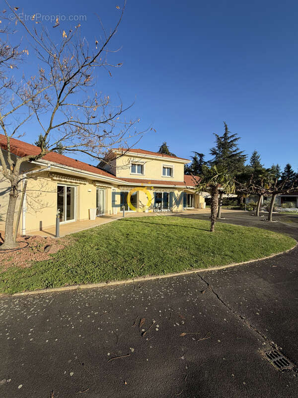 Maison à MONTROND-LES-BAINS