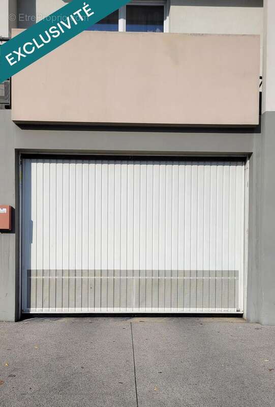 Photo 2 - Parking à VENISSIEUX