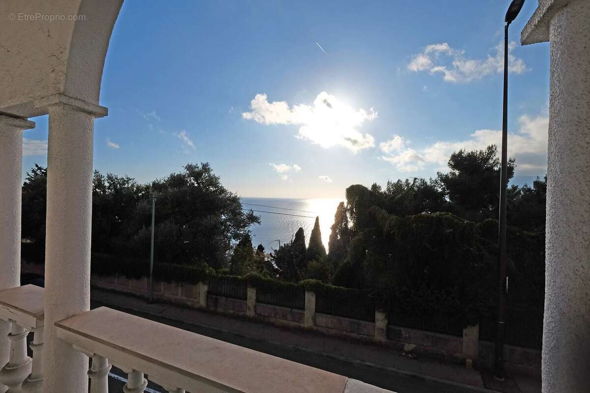 Appartement à ROQUEBRUNE-CAP-MARTIN