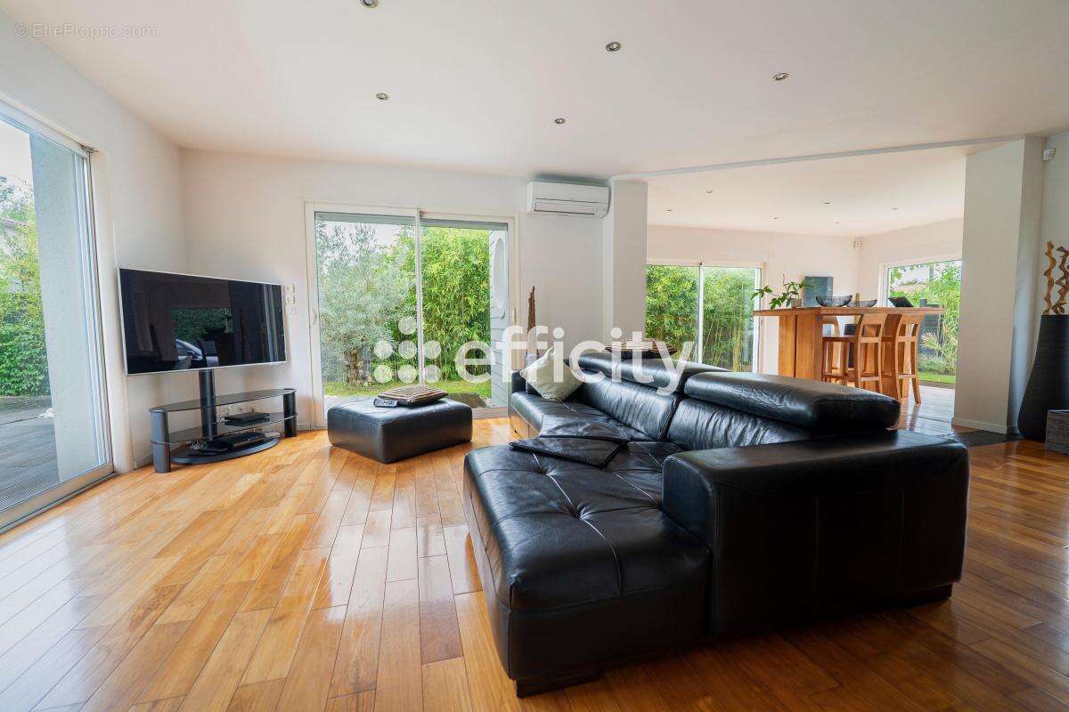 Maison 155 m² à Le Pian-Medoc  - photo 11