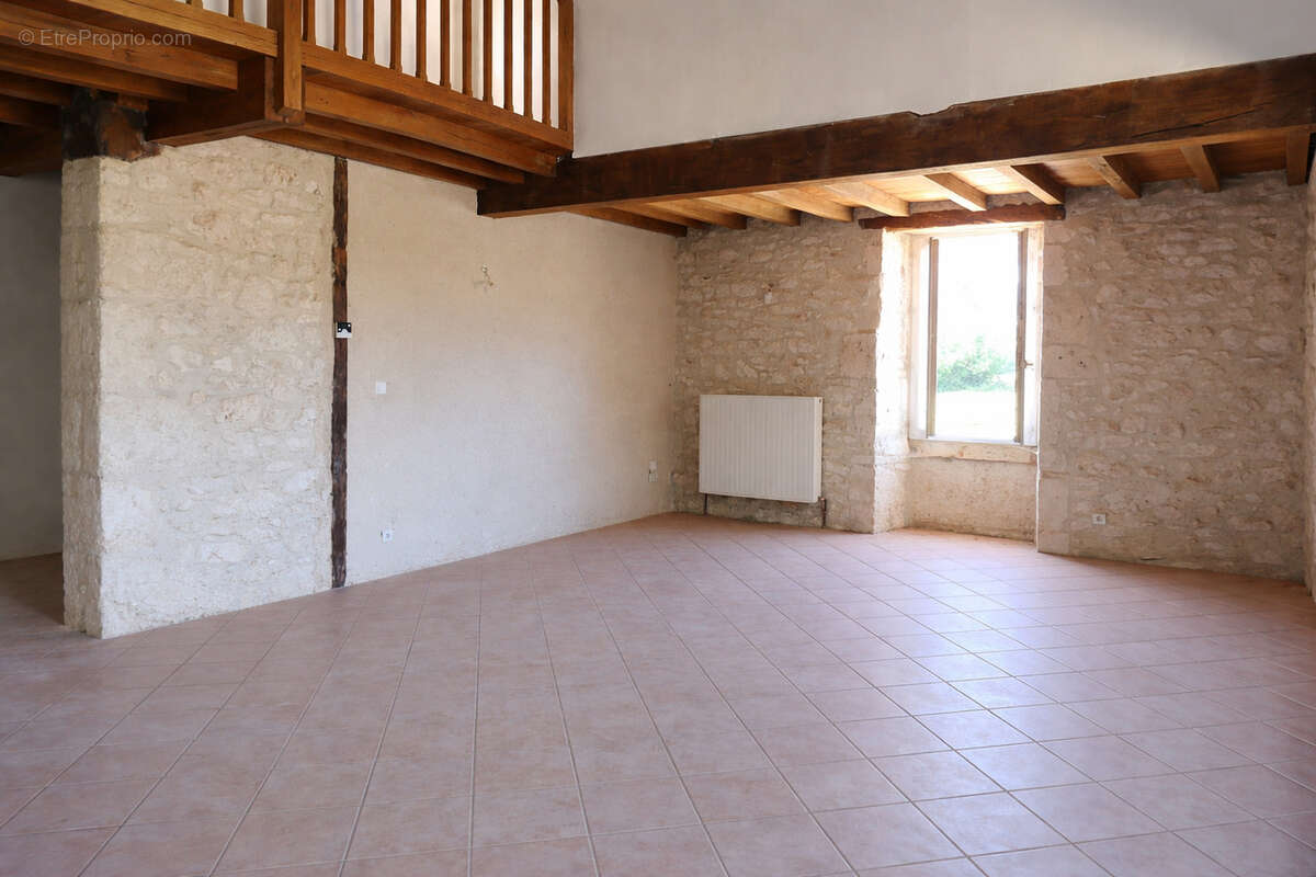 Maison à MONTAIGU-DE-QUERCY