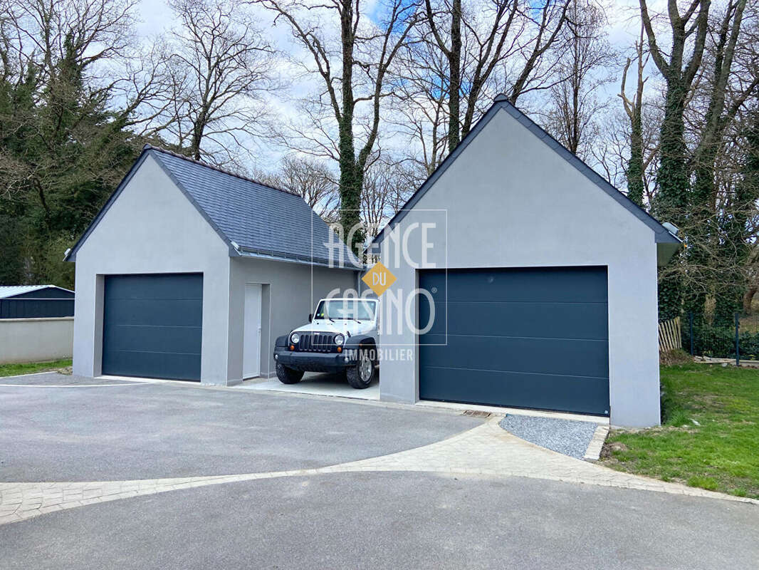 Guérande  - Maison récente 4 chambres 140 m², jardin clos et garages - photo 12