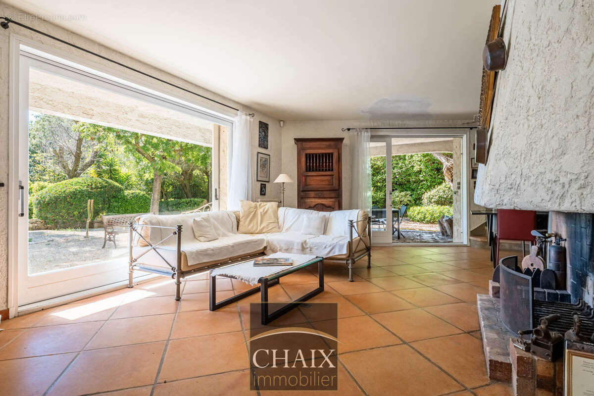 Villa d’architecte avec piscine balinaise à 1 km de la mer   Havre de paix à Sanary - photo 10