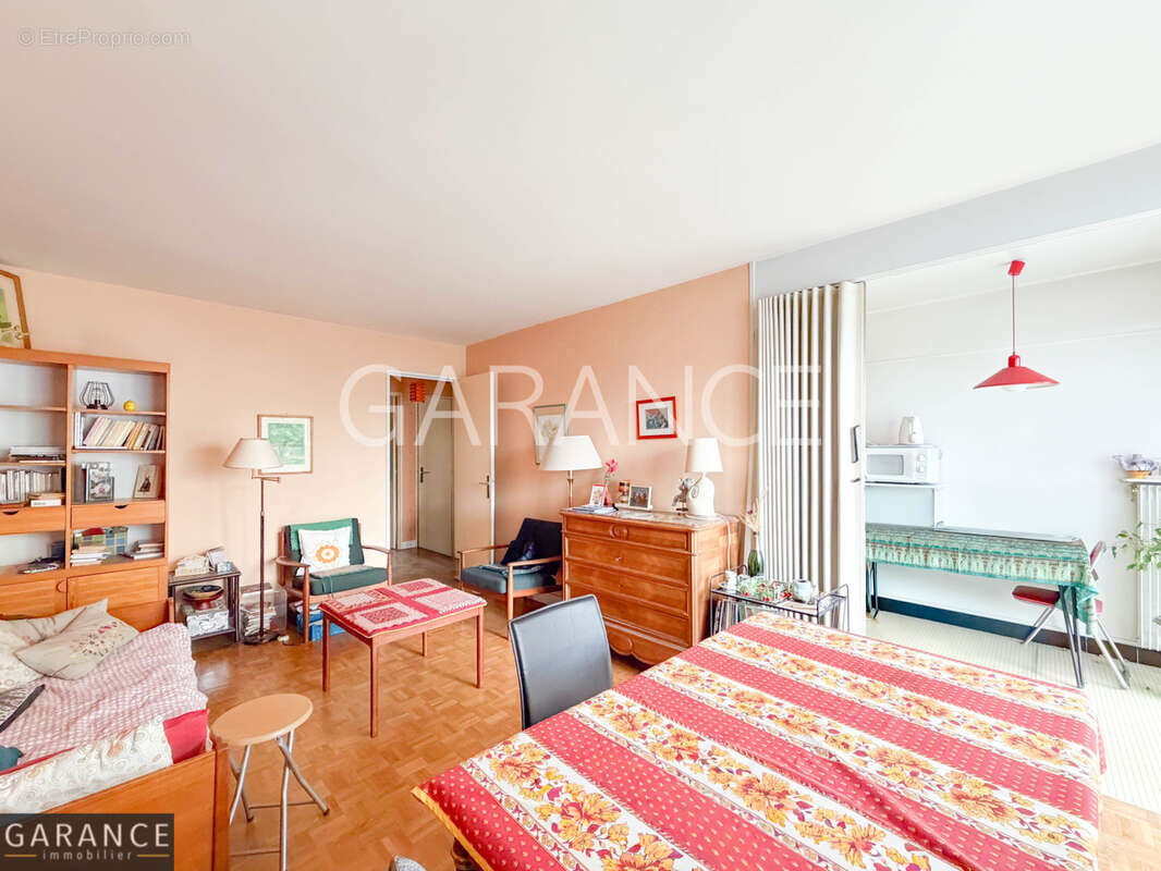 Appartement à PARIS-14E