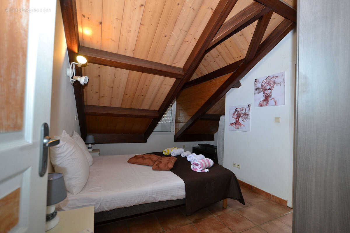 Superbe T3 duplex meublé de 85m2 à Bas du Fort - photo 10