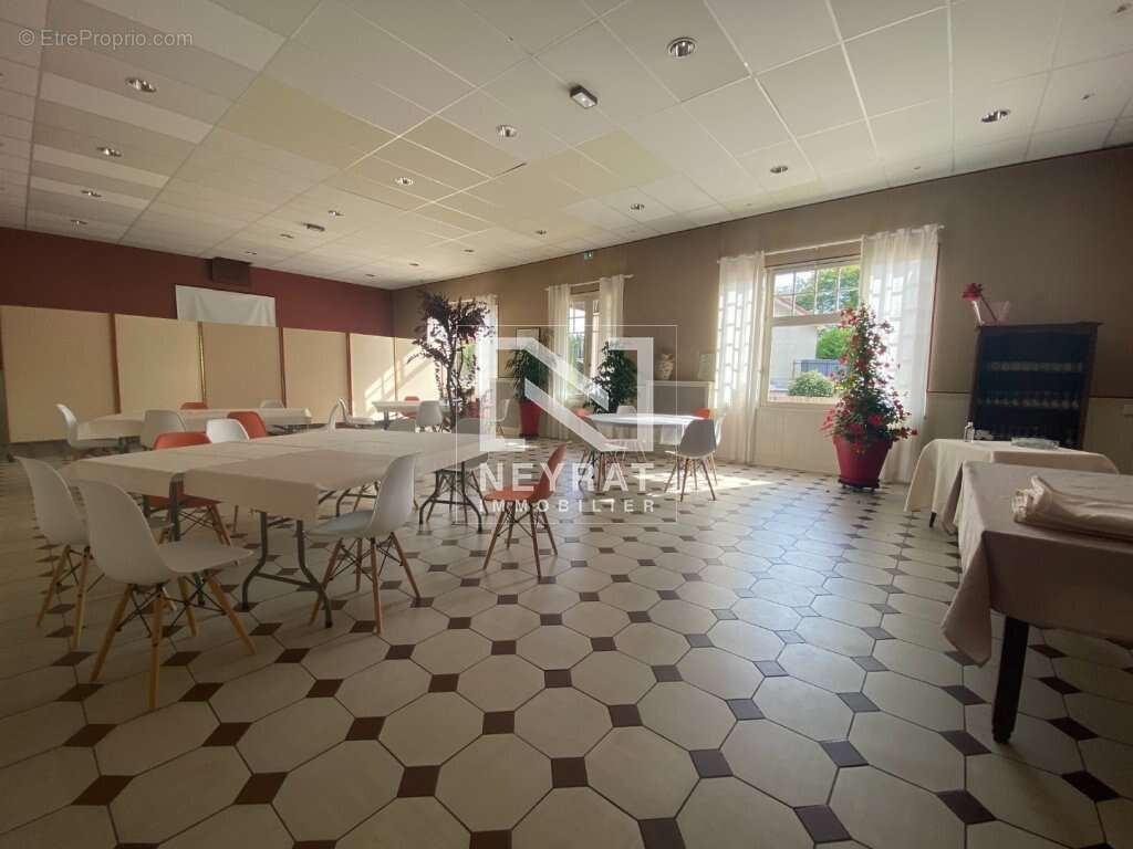 Commerce à PARAY-LE-MONIAL