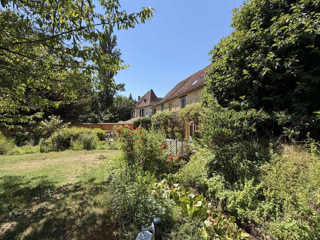 Maison de caractère avec gite indépendant, piscine et jardins, à quelques pas de Saint-Cyprien - photo 18