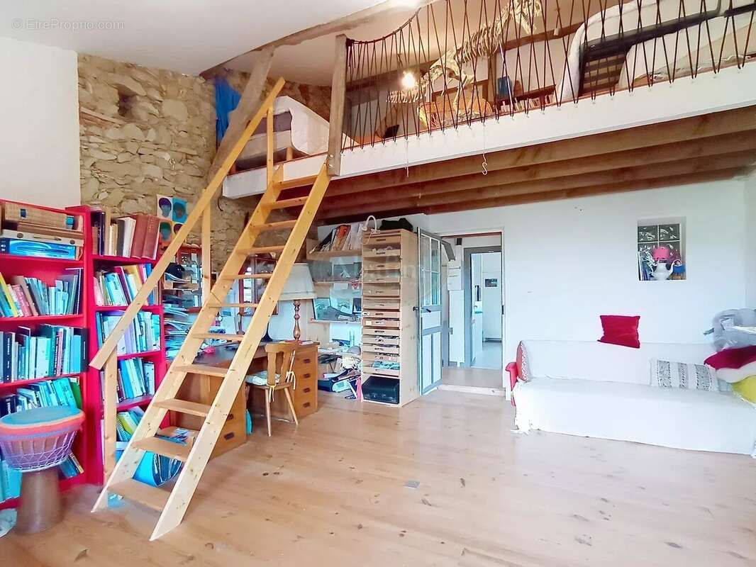 Commerce à AURIGNAC