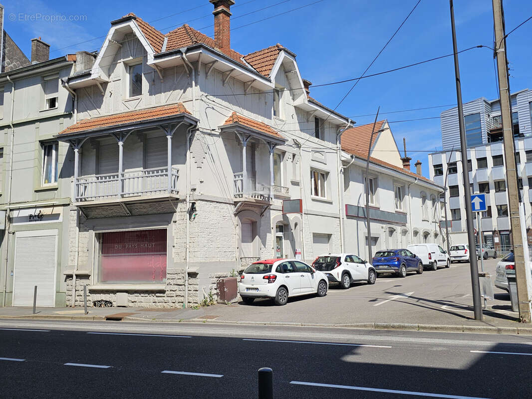 Local professionnel de plus de 400 m2 au centre ville de longwy - photo 3