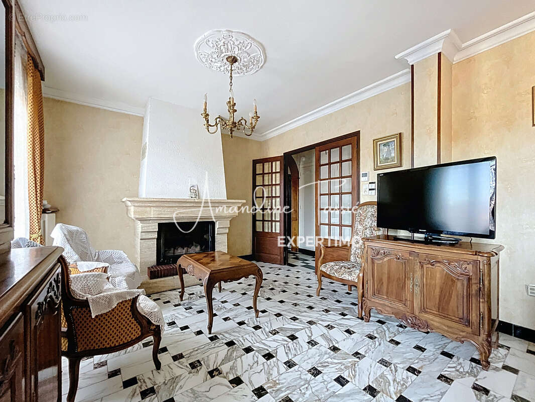 Maison à CREISSELS