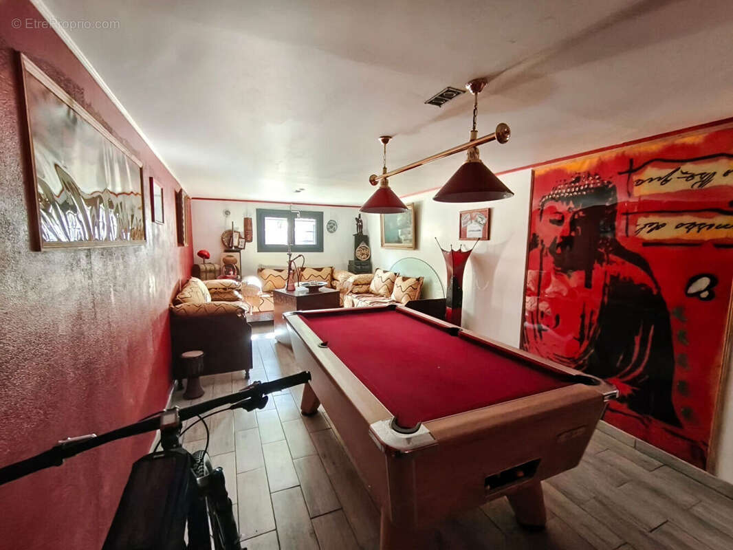 Mandres-les-Roses - Maison familiale de 200 m² avec piscine, jacuzzi, véranda climatisée et jardin paysagé - photo 14