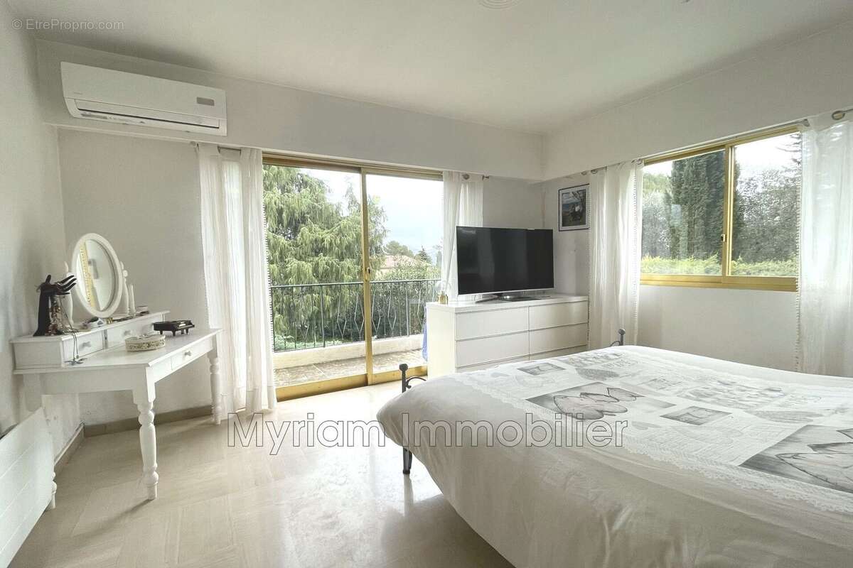Maison 255 m² à Peymeinade  - photo 8