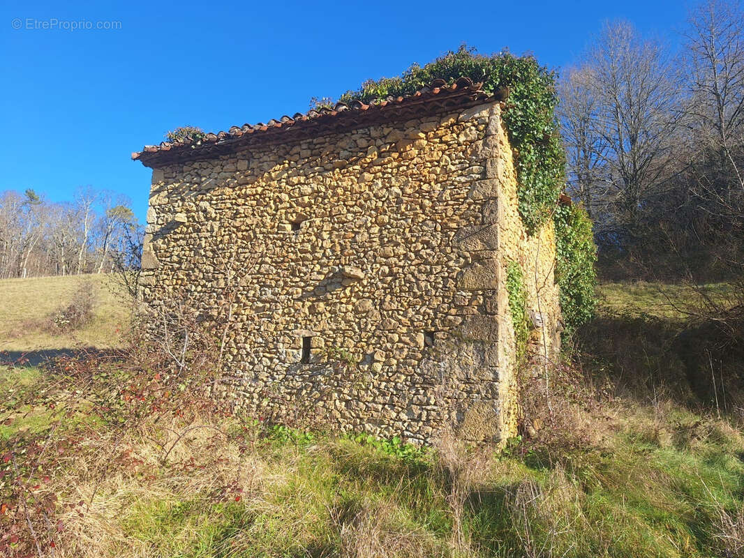 Terrain à MAZEYROLLES