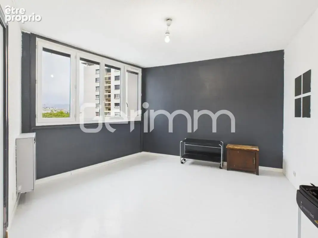 Vente - Appartement - 2 pièces + cuisine - 42,26 m² - 72 000 € - photo 2