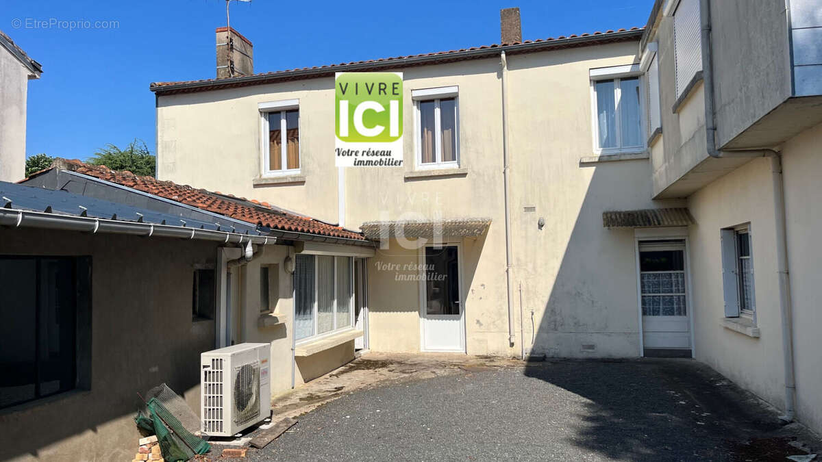 Maison à LA CHAPELLE-BASSE-MER