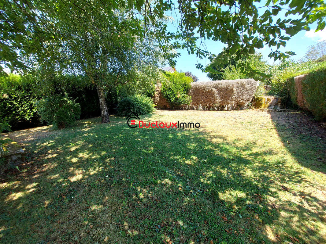 Maison typique en pierre avec une grangette - photo 16