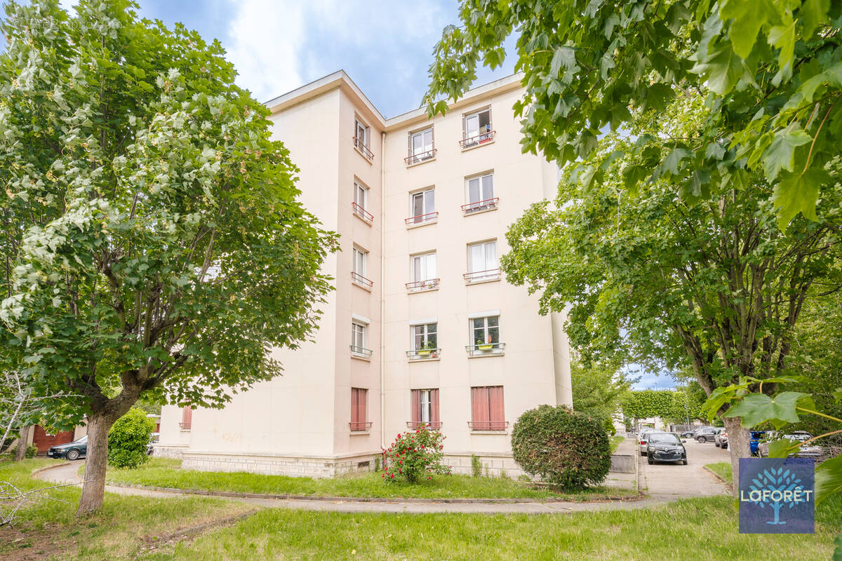 Appartement à LES PAVILLONS-SOUS-BOIS