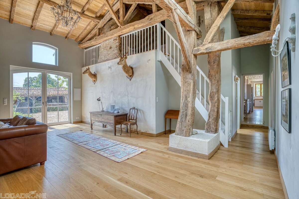 Élégante Maison de Maître du XIXème siècle, avec annexe, piscine et parc arboré - photo 14
